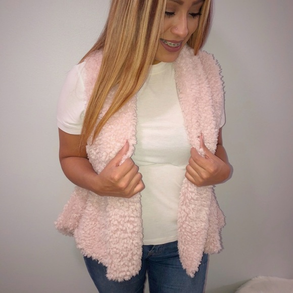 Women’s Fuzzy Sherpa Fleece open front Vest - Picture 10 of 10